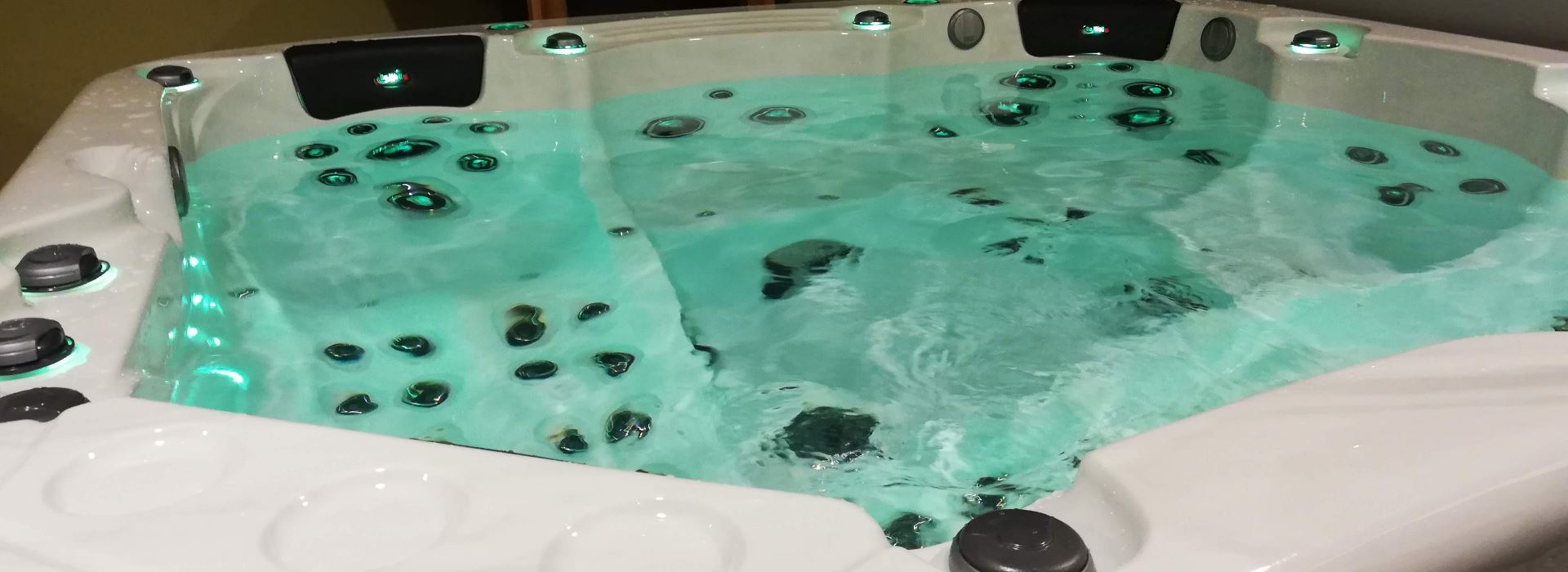 BeWell_Canada_masazni_bazen_jacuzzi