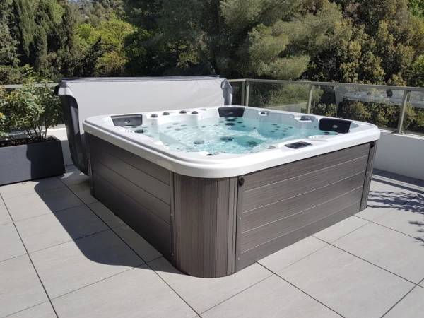 Bazeni znamke 2 Masažni bazen BeWell Canada